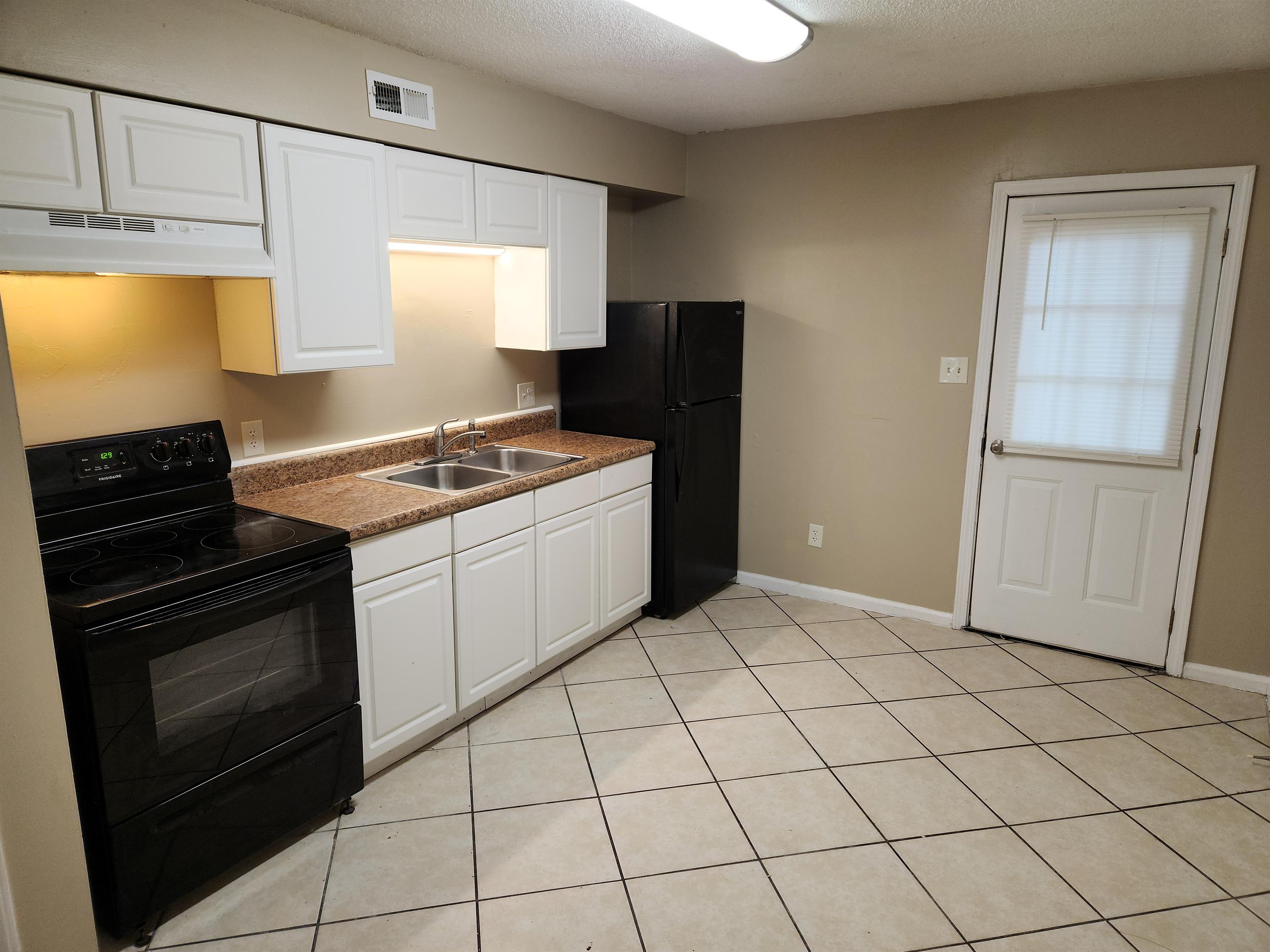2821 Club Plaza Rd - C